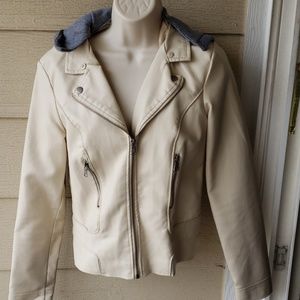 Removable hood bomber